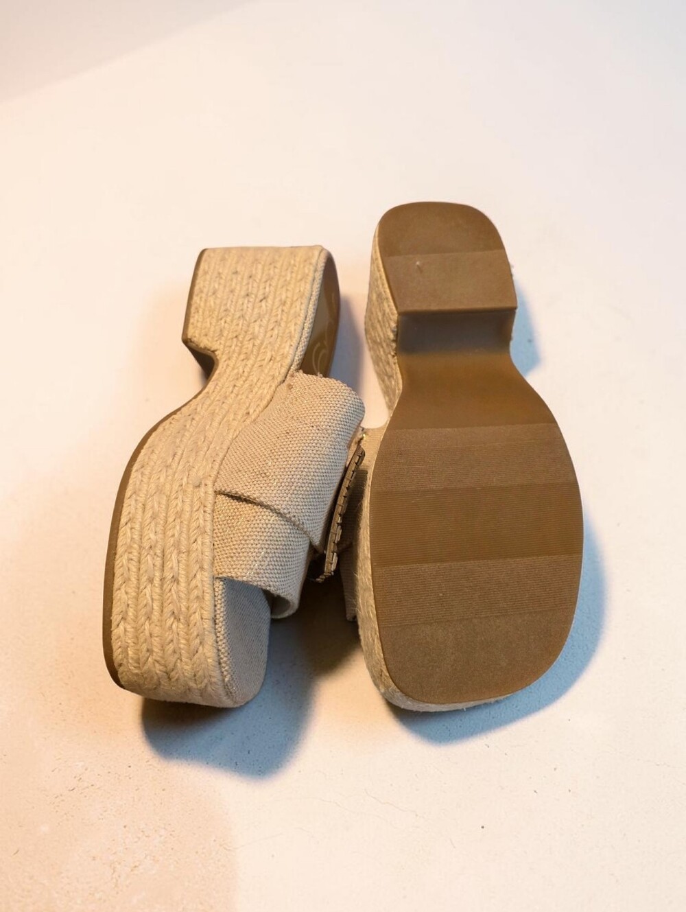 Nwot SUGAR Neutral Beige Espadrille Platform Slide Sandals with Crystal Buckle - Picture 3 of 4